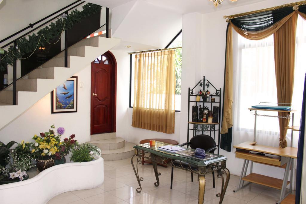 Hôtel Planet House à Puerto Ayora  Extérieur photo